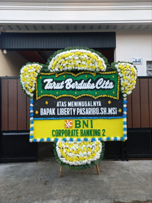 Papan Bunga Duka di Sudajayagirang